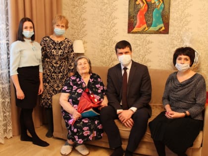 Молодой политик Югры приняла участие в поздравлениях жителей блокадного Ленинграда