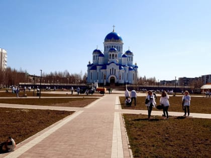 Полпред Якушев и губернатор ХМАО Комарова приехали на освещение собора в Сургуте