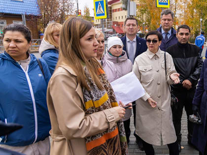 Партийный десант проверил строительство сквера напротив ОКБ