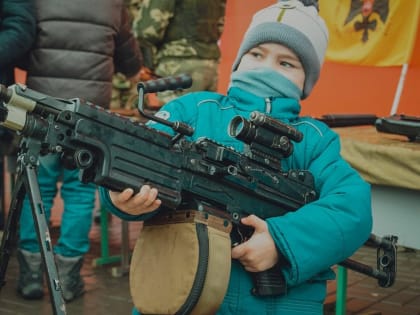 Электронный тир и АК-74М. Как школы в ХМАО готовятся к урокам военной подготовки