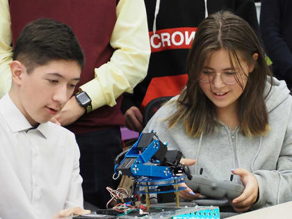 Юные хантымансийцы занимаются в детском технопарке «Кванториум»