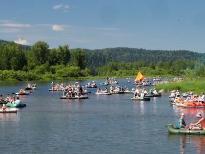 В Междуреченске на реке Томь состоялся водный этнофестиваль «Легенды Томусы»