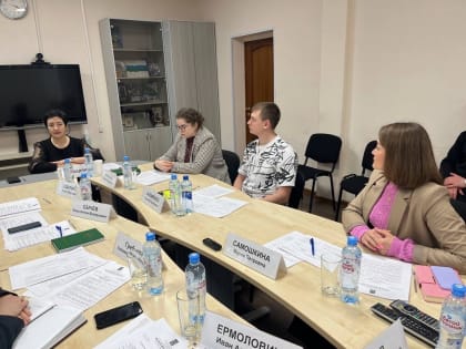 Заместитель Молодежного парламента при Думе Югры Анастасия Бурая провела второе заседание Молодежной палаты при Думе Советского района