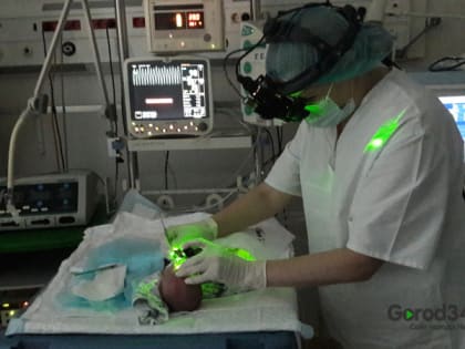 В Югре врачи прооперировали малышку, родившуюся весом в 500 грамм