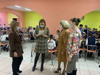 Горячее питание в школьных столовых под контролем «Женского движения» в Югре