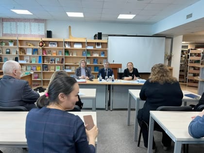 Еремей Айпин встретился с коллективом Обско-угорского института прикладных исследований и разработок