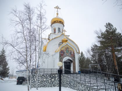 В родительскую субботу митрополит Ханты-Мансийский и Сургутский Павел совершил Божественную литургию в храме в честь свт. Луки, архиеп. Симферопольского г. Сургута