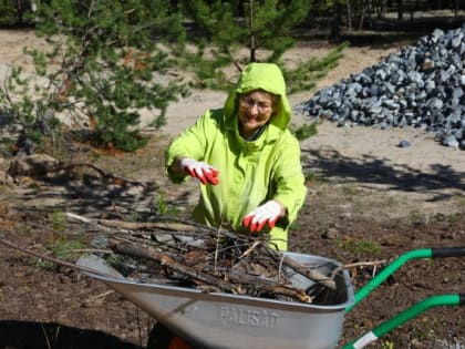 Субботник на уникальной тропе ХМАО собрал полсотни эковолонтеров