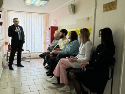 Новые сотрудники начали свою работу в поликлинике с инструктажа  по безопасности на рабочем месте