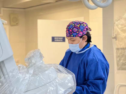 Сургутские рентгенхирурги провели экстренную операцию 84-летнему пациенту