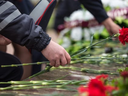 В Сургуте состоялся митинг памяти, посвященный Дню солидарности в борьбе с терроризмом
