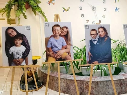 В холле Нижневартовской детской больницы проходит постоянная фотовыставка