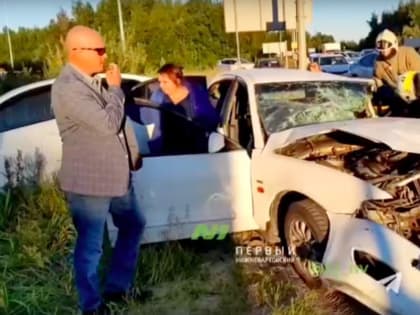 У Нижневартовска столкнулись три автомобиля. ВИДЕО