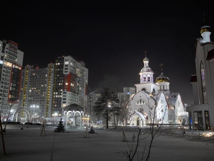 В канун дня памяти прп. Павла Комельского митрополит Ханты-Мансийский и Сургутский Павел возглавил всенощное бдение в храме в честь вмч. Георгия Победоносца г. Сургута