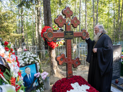 Митрополит Ханты-Мансийский и Сургутский Павел совершил заупокойную литию по усопшему О.А. Дейнеке