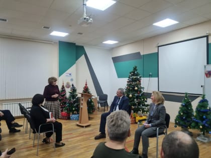 Оксана Михеева встретилась с сотрудниками Межшкольного учебного комбината