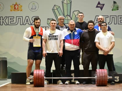 Тяжелоатлет из Сургутского района взял золото на Кубке России