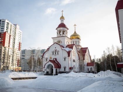 Митрополит Ханты-Мансийский и Сургутский Павел совершил Литургию Преждеосвященных даров в храме  в честь вмч. Георгия Победоносца г. Сургута