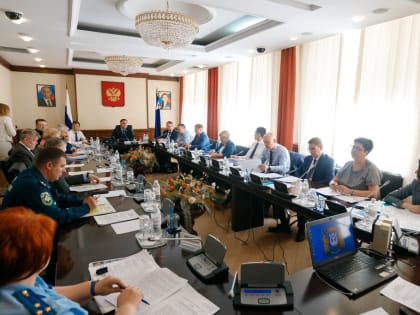 В окружном парламенте прошло заседание Комитета по охране окружающей среды, экономической политике, промышленному, инновационному развитию и предпринимательству