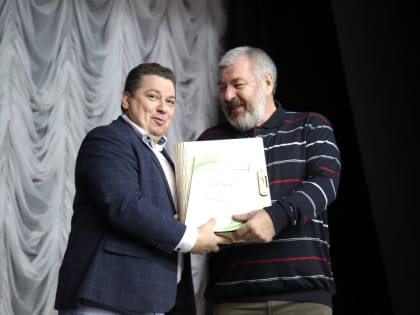 Алексей Андреев отметил лучших волонтеров, принявших участие в конкурсе «За милосердие и благотворительность» в Нижневартовске