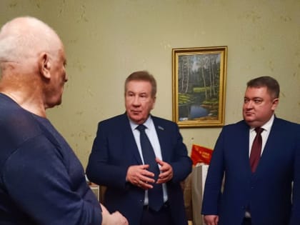 Борис Хохряков поздравил с наступающими праздниками ветеранов-нефтяников