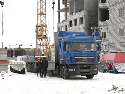 Владимир Семенов проинспектировал объект из Карты развития Югры