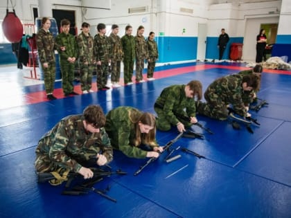 Подростки Сургутского района прошли курс военно-спортивной подготовки