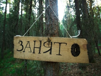 В Югре неизвестный средь бела дня украл туалет