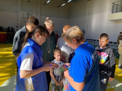 Волонтеры Сургутского района провели спортивные соревнования для ребят из Макеевки