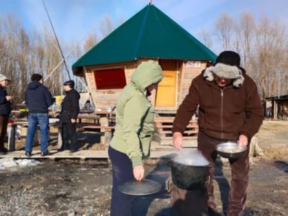 Обряд поклонения Водяному Духу провели коренные малочисленные народы в Ханты-Мансийске