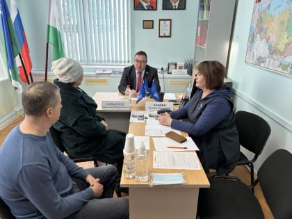 Александр Новьюхов провел прием граждан по личным вопросам в Берёзовском районе