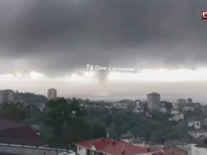Сургутяне, отдыхающие в Сочи, стали свидетелями смерча