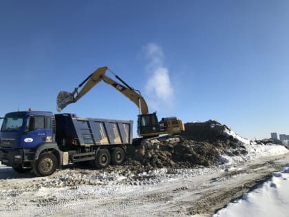 Работы идут по графику: в Сургуте проверили ход строительства гранитной набережной