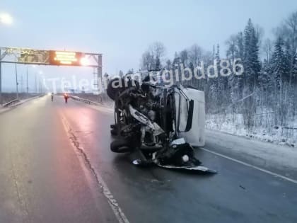 На трассе в Югре автобус столкнулся с «Газелью»