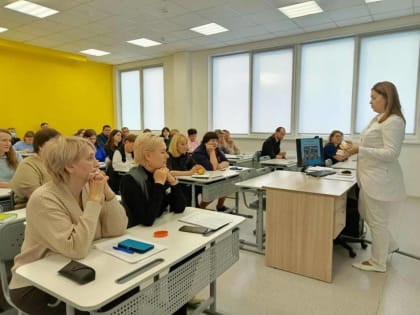 Учителей за парту