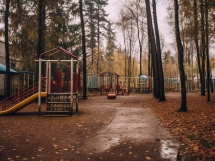 В Нижневартовске мужчина попытался увести детей в лес с детской площадки