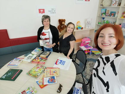 Активистки «Женского движения» в Мегионе поддержали акцию «Книги – детям!»
