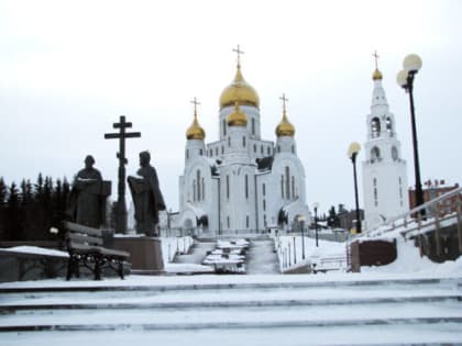 В канун Недели 21-й по Пятидесятнице, митрополит Ханты-Мансийский и Сургутский Павел совершил всенощное бдение в Воскресенском кафедральном соборе г. Ханты-Мансийска