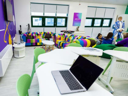 Коворкинг, фотостудия, гончарная мастерская под одной крышей: в Сургутском районе открыли 2 молодёжных центра