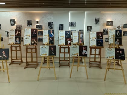 В Югре открылась фотовыставка «Жены героев»