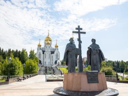 В Неделю 7-ю по Пятидесятнице митрополит Ханты-Мансийский и Сургутский Павел совершил Литургию в Воскресенском кафедральном соборе г. Ханты-Мансийска