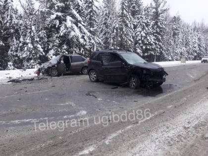 В ДТП на трассе в Нефтеюганском районе пострадали три человека