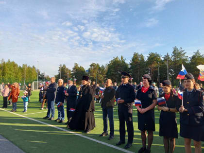 Священник принял участие в мероприятиях Сургутского района, посвящённых Дню российского флага