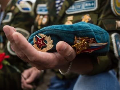 Потерянные сапоги и штурм горы: известные десантники из Сургутского района вспомнили о службе в ВДВ