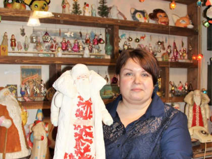 Жительница Ханты-Мансийска коллекционирует елочные игрушки