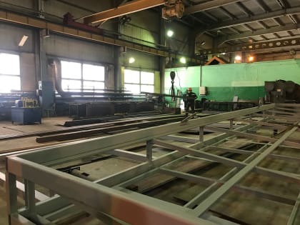 Теплые остановочные комплексы изготавливают на предприятии Сургута в рамках национального проекта