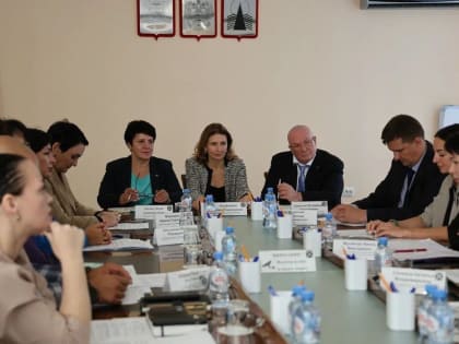 Владимир Семенов проинспектировал объекты «Карты развития Югры»