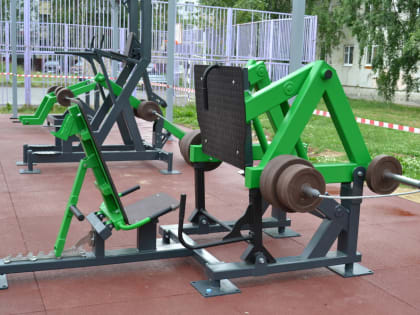 Глава города Эльвира Бугай проконтролировала ход работ на пяти строящихся спортивных площадках.