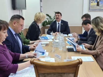Под руководством Александра Сальникова прошло заседание Комитета Думы Югры по развитию гражданского общества и вопросам развития национальных и общественных объединений