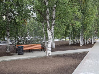 В Нижневартовске восстановили тротуар, который исчез после строительства храма